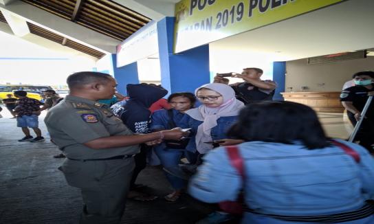 Kegiatan Pemeriksaan Kartu Identitas Penduduk di Terminal Mengwi
